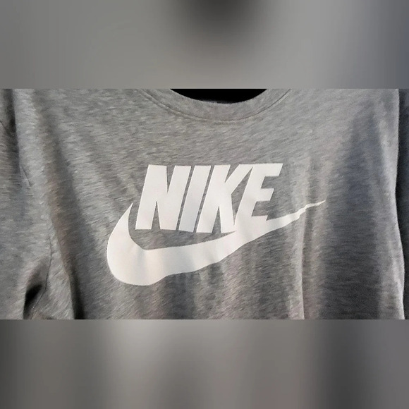 Nike - EUC - Dri-Fit, Gray, Long Sleeve T- Shirt,  Athletic Cut, Unisex,  Size L - Picture 2 of 8
